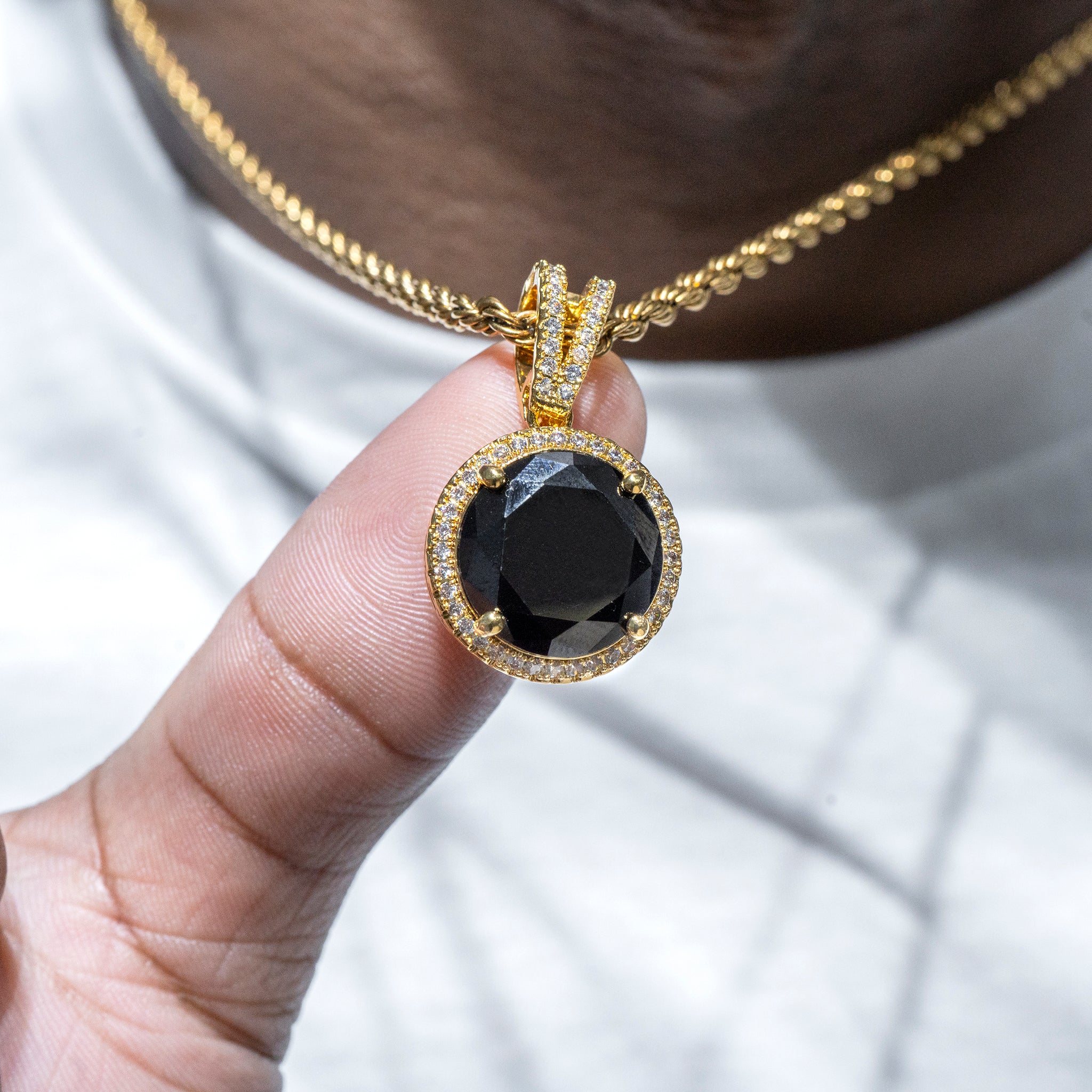 Mens Jewelry - Gold Iced Out VVS Circle Onyx Necklace | Appx. 17 Grams